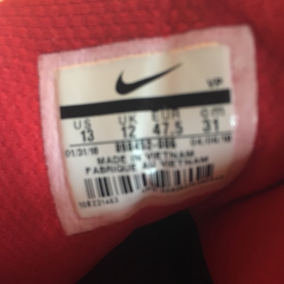 Men’s Nike Air Tennis Shoes - Picture 5 of 5